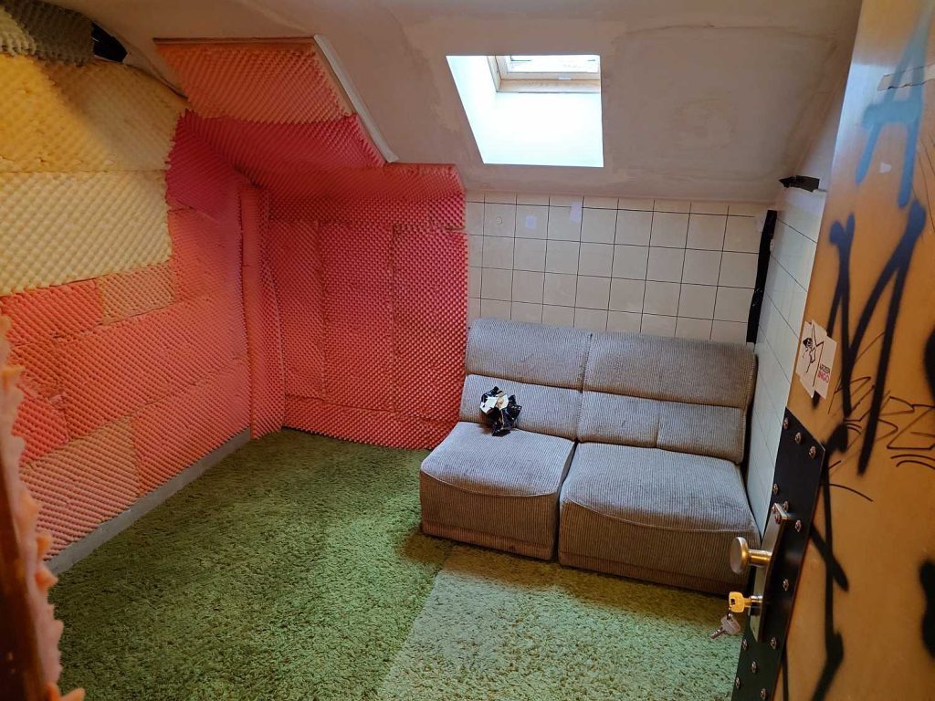 Kleiner Proberaum im Dachgeschoss